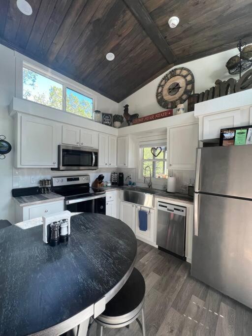 Fox Hollow - Tiny Home With Cypress Creek Access, Park Like Setting Wimberley Eksteriør billede